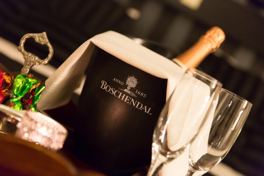Hotel Restaurant Stad Munster Winterswijk Exterior foto A bottle of champagne